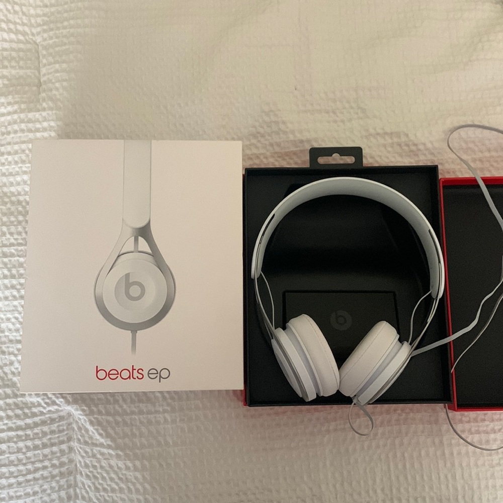Beats EP wire on ear headphones!